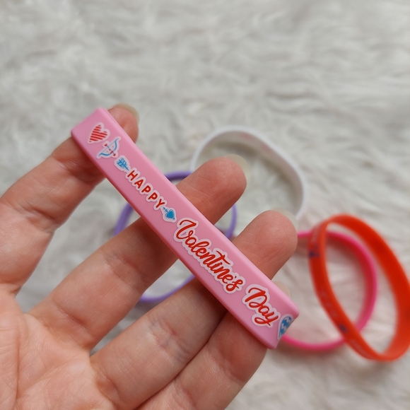 🍓 5/$5 • Cat & Jack Valentine's Rubber Wrist Bands - Picture 2 of 6
